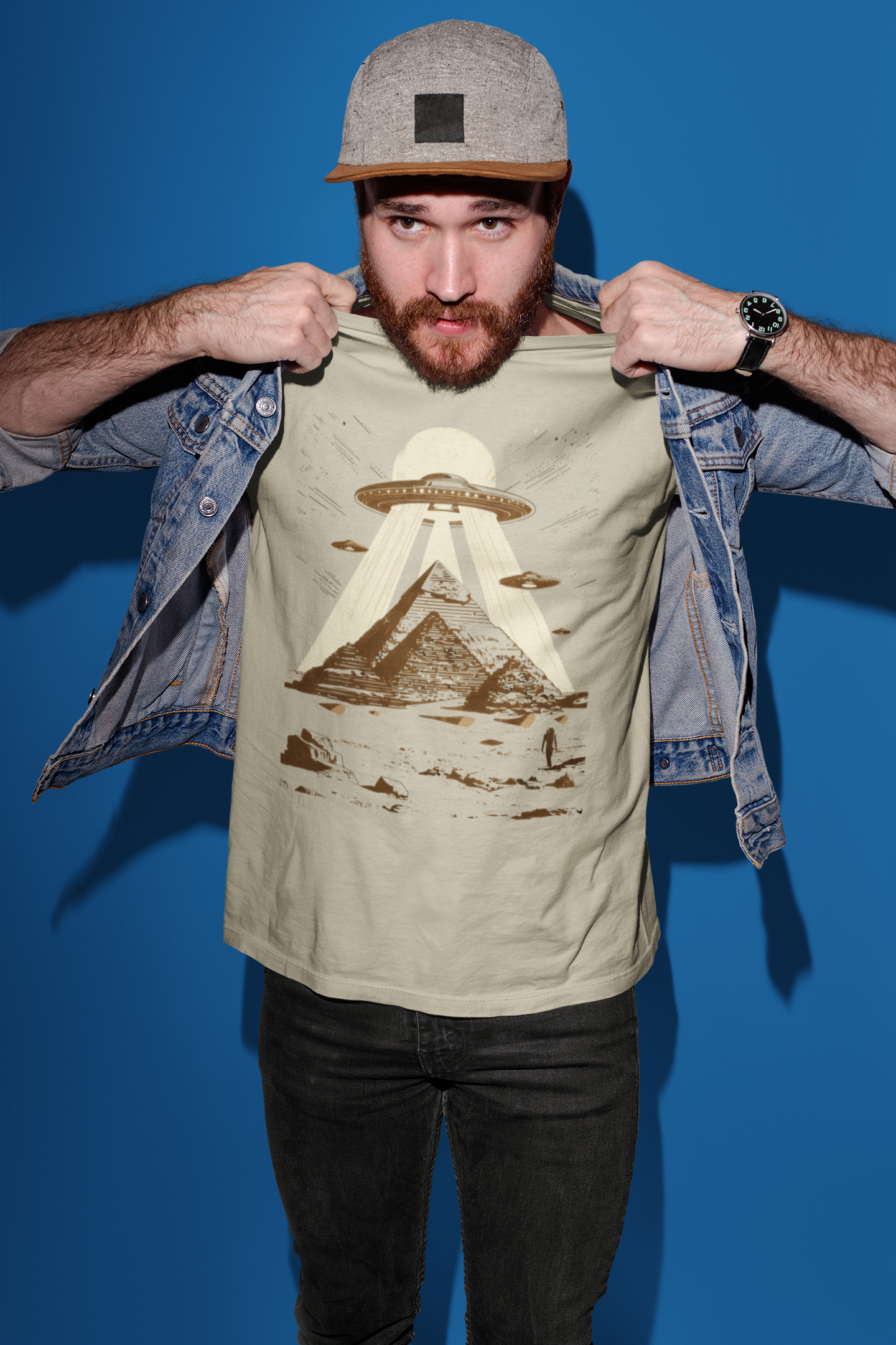 Alien Builders of the Pyramids T-Shirt – Ancient Egypt UFO, Sci-Fi Conspiracy Theory Shirt, Giza Pyramid Alien Art Men's Tee