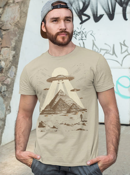 Alien Builders of the Pyramids T-Shirt – Ancient Egypt UFO, Sci-Fi Conspiracy Theory Shirt, Giza Pyramid Alien Art Men's Tee