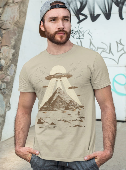 Alien Builders of the Pyramids T-Shirt – Ancient Egypt UFO, Sci-Fi Conspiracy Theory Shirt, Giza Pyramid Alien Art Men's Tee